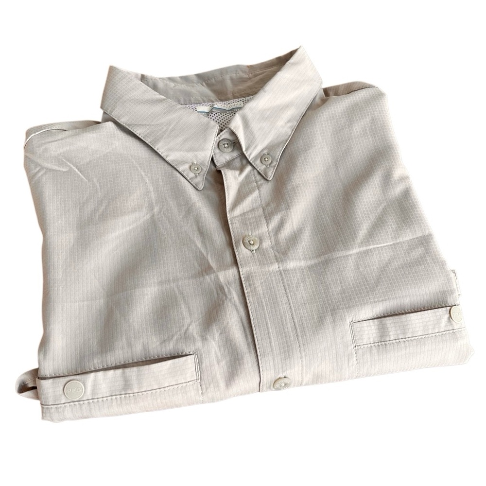 Columbia Men's Casual Button-Down Shirt in Light Beige